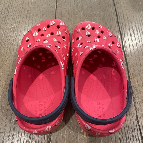 Semi used crocs - Picture 3 of 4